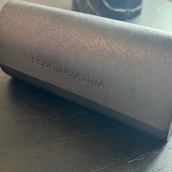 NWT BCBGMAXAZRIA 60mm Cat Eye Sunglasses in Pearl with Case and Cleaning Cloth - Picture 5 of 6